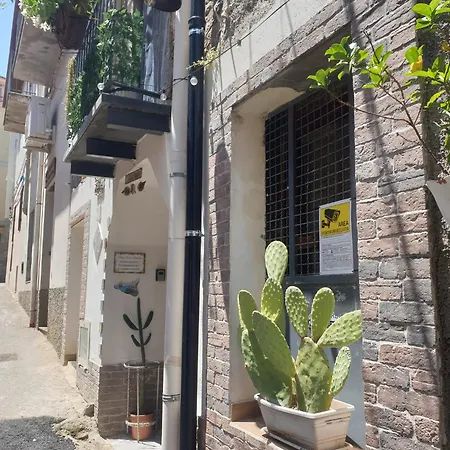 Sicily House Soprano * Santo Stefano di Briga