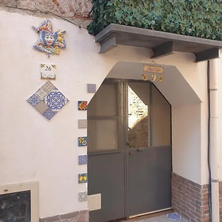 Sicily House Soprano شقة